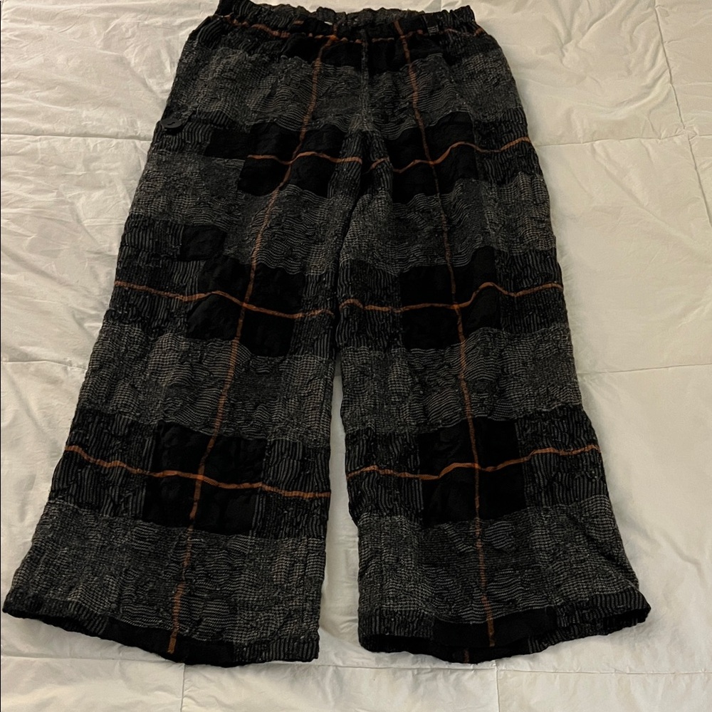 Turra Natura Wide Leg Textured Plaid Pants in Black and Gray with Rust Lines